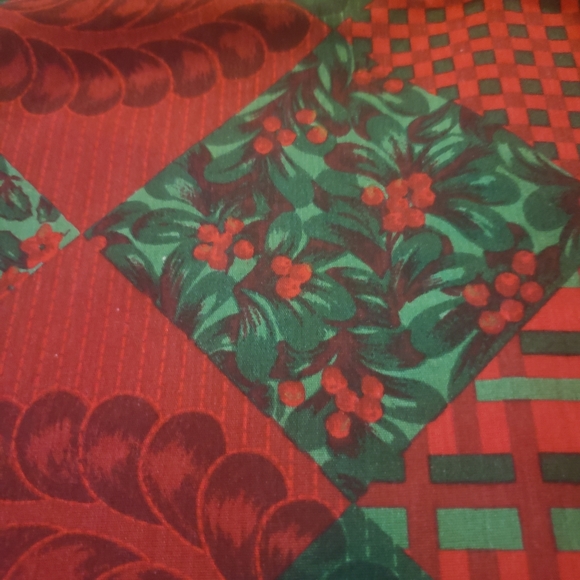 Gorgeous Christmas Table Linens for Extra Large Table - Picture 6 of 8